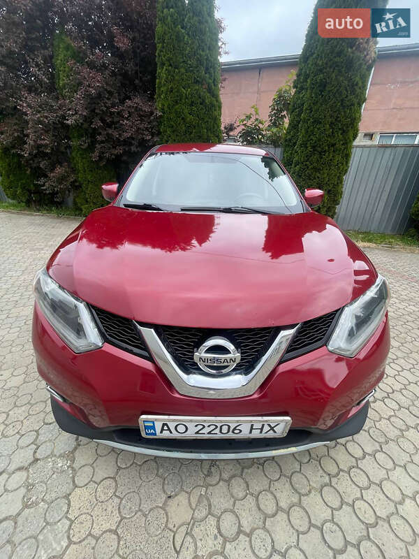 Внедорожник / Кроссовер Nissan Rogue 2016 в Ужгороде