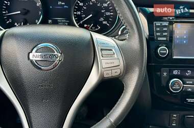 Позашляховик / Кросовер Nissan Rogue 2015 в 