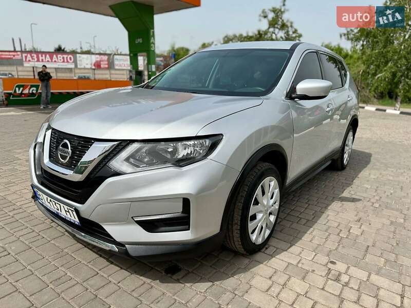 Внедорожник / Кроссовер Nissan Rogue 2017 в Львове