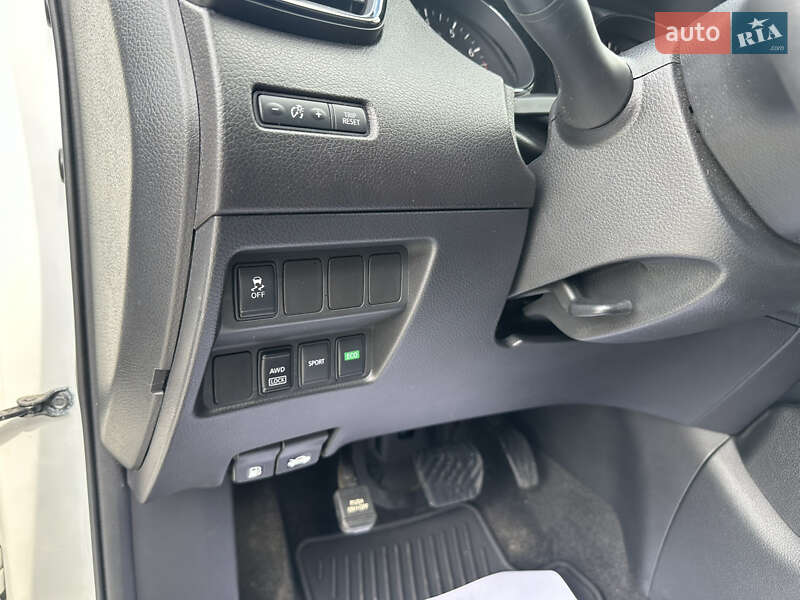 Внедорожник / Кроссовер Nissan Rogue 2016 в Киеве