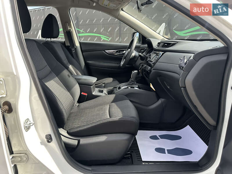 Внедорожник / Кроссовер Nissan Rogue 2016 в Киеве