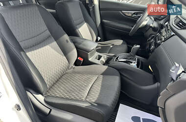 Позашляховик / Кросовер Nissan Rogue 2016 в 