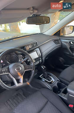 Внедорожник / Кроссовер Nissan Rogue 2017 в 