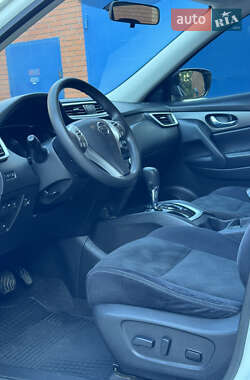Внедорожник / Кроссовер Nissan Rogue 2016 в 
