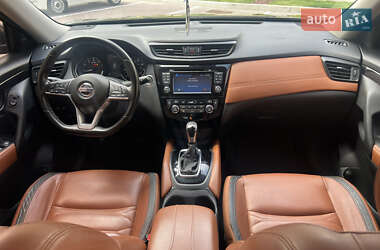 Позашляховик / Кросовер Nissan Rogue 2017 в 