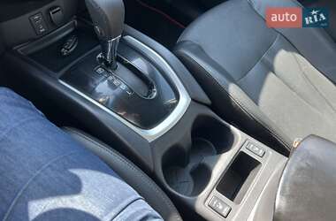 Внедорожник / Кроссовер Nissan Rogue 2016 в 