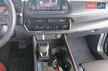 Внедорожник / Кроссовер Nissan Rogue 2022 в 
