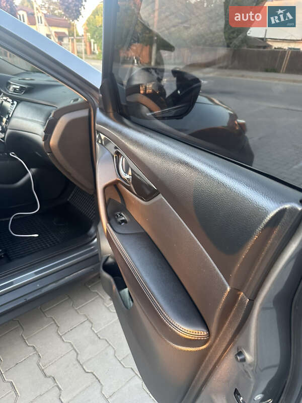 Позашляховик / Кросовер Nissan Rogue 2018 в Полонному