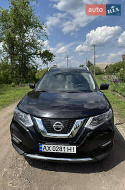 Внедорожник / Кроссовер Nissan Rogue 2017 в Лозовой