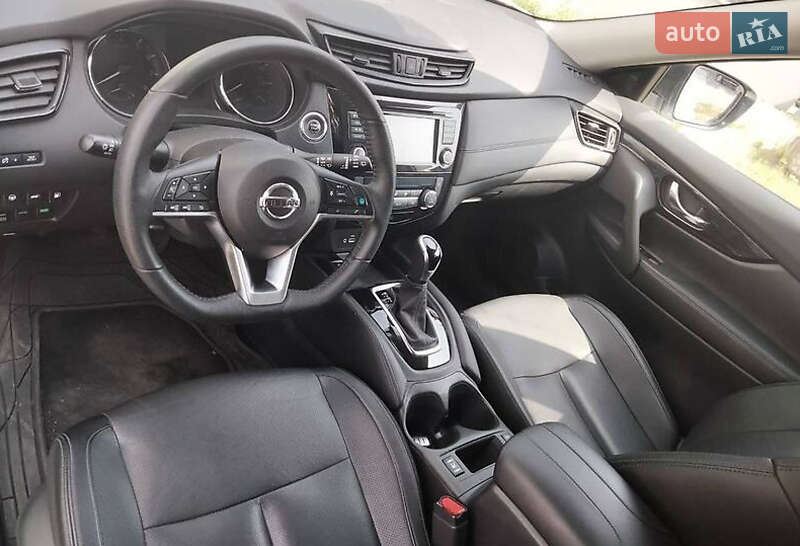 Внедорожник / Кроссовер Nissan Rogue 2019 в 