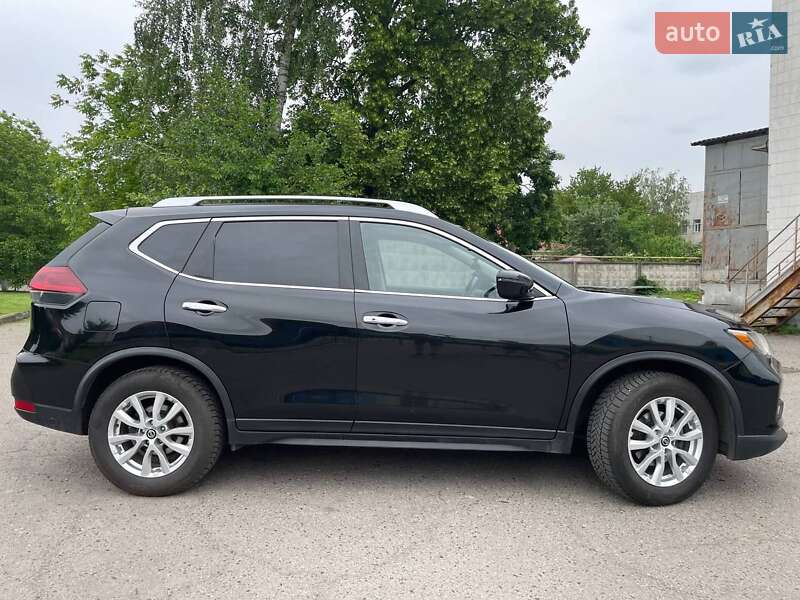 Внедорожник / Кроссовер Nissan Rogue 2019 в Ромнах