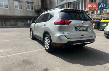 Внедорожник / Кроссовер Nissan Rogue 2018 в 