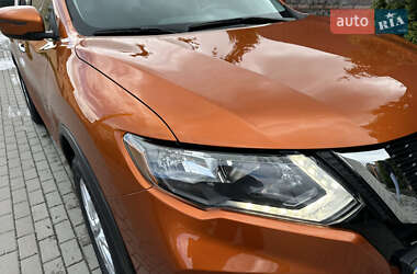 Внедорожник / Кроссовер Nissan Rogue 2018 в 