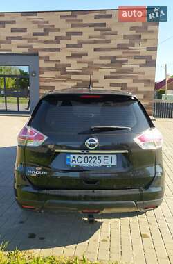 Внедорожник / Кроссовер Nissan Rogue 2016 в Владимире