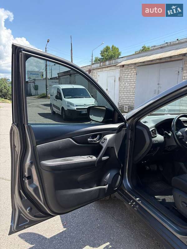 Внедорожник / Кроссовер Nissan Rogue 2016 в Кременчуге