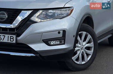 Внедорожник / Кроссовер Nissan Rogue 2017 в 
