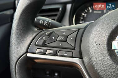 Внедорожник / Кроссовер Nissan Rogue 2017 в 