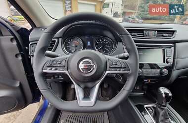 Внедорожник / Кроссовер Nissan Rogue 2018 в 