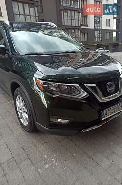 Внедорожник / Кроссовер Nissan Rogue 2018 в 