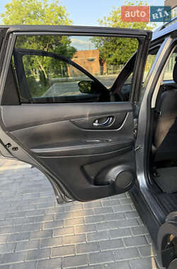 Внедорожник / Кроссовер Nissan Rogue 2016 в 