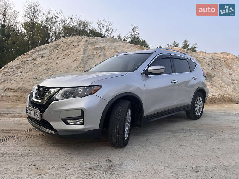 Позашляховик / Кросовер Nissan Rogue 2017 в Славуті
