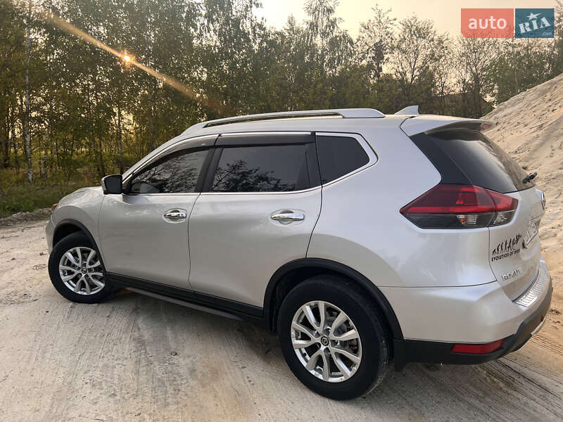 Позашляховик / Кросовер Nissan Rogue 2017 в Славуті