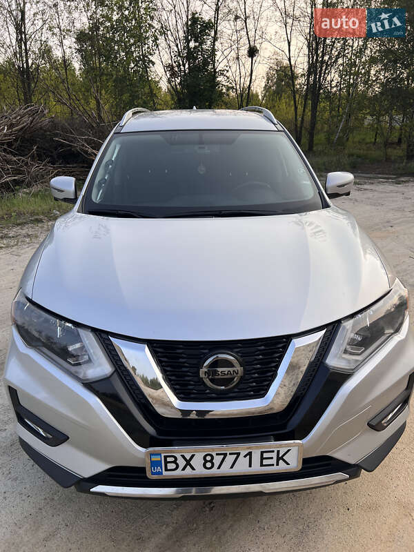 Позашляховик / Кросовер Nissan Rogue 2017 в Славуті