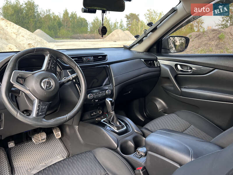 Позашляховик / Кросовер Nissan Rogue 2017 в Славуті