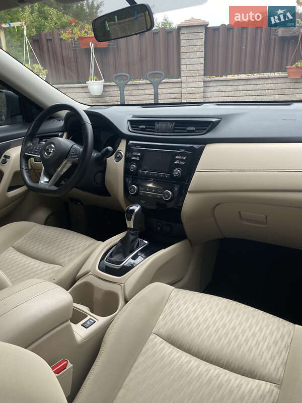 Позашляховик / Кросовер Nissan Rogue 2016 в Жовкві