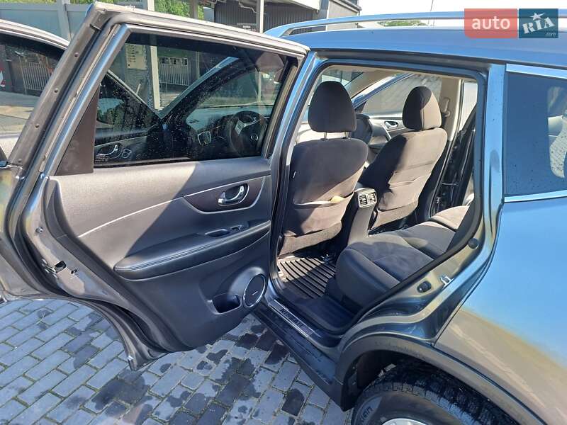 Позашляховик / Кросовер Nissan Rogue 2016 в Долині