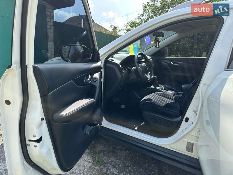 Позашляховик / Кросовер Nissan Rogue 2017 в Смілі