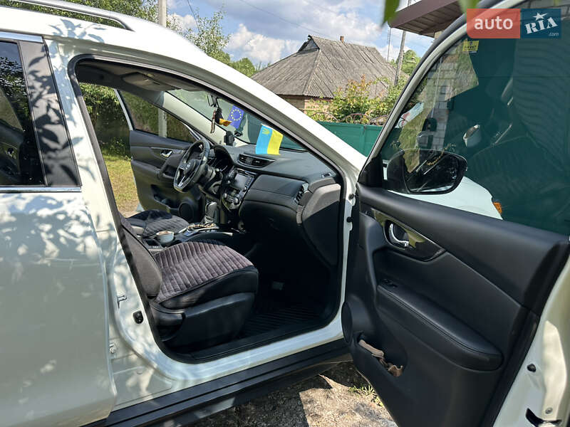 Позашляховик / Кросовер Nissan Rogue 2017 в Смілі