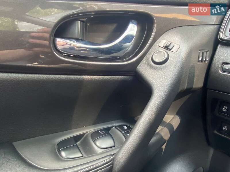 Внедорожник / Кроссовер Nissan Rogue 2018 в Хмельницком