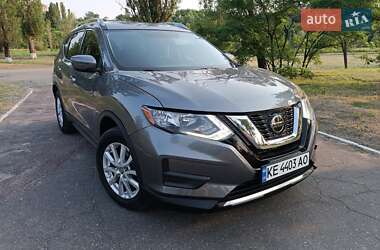 Внедорожник / Кроссовер Nissan Rogue 2017 в Каменском
