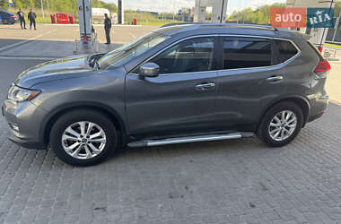 Внедорожник / Кроссовер Nissan Rogue 2017 в 