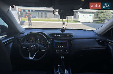 Внедорожник / Кроссовер Nissan Rogue 2017 в 