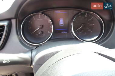 Внедорожник / Кроссовер Nissan Rogue 2018 в 