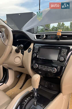 Позашляховик / Кросовер Nissan Rogue 2014 в 
