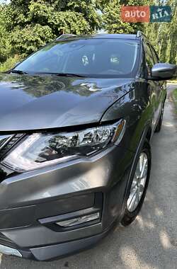 Внедорожник / Кроссовер Nissan Rogue 2018 в 