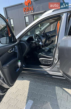 Внедорожник / Кроссовер Nissan Rogue 2016 в 