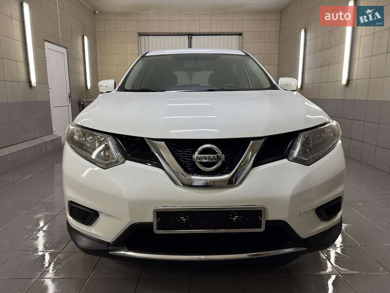 Позашляховик / Кросовер Nissan Rogue 2015 в Умані