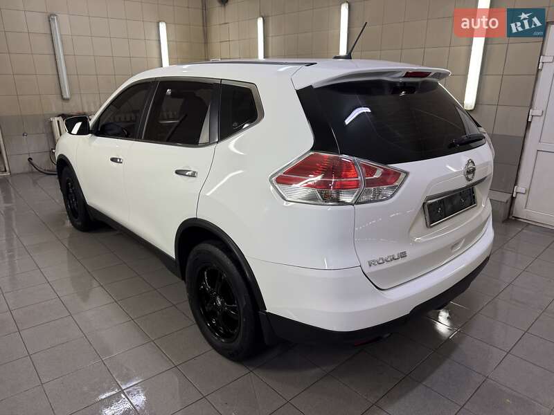 Позашляховик / Кросовер Nissan Rogue 2015 в Умані