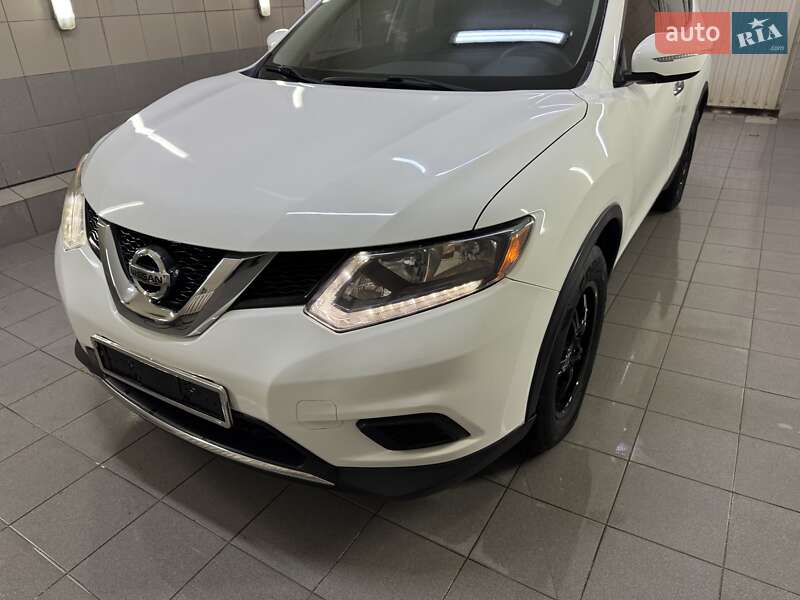 Позашляховик / Кросовер Nissan Rogue 2015 в Умані