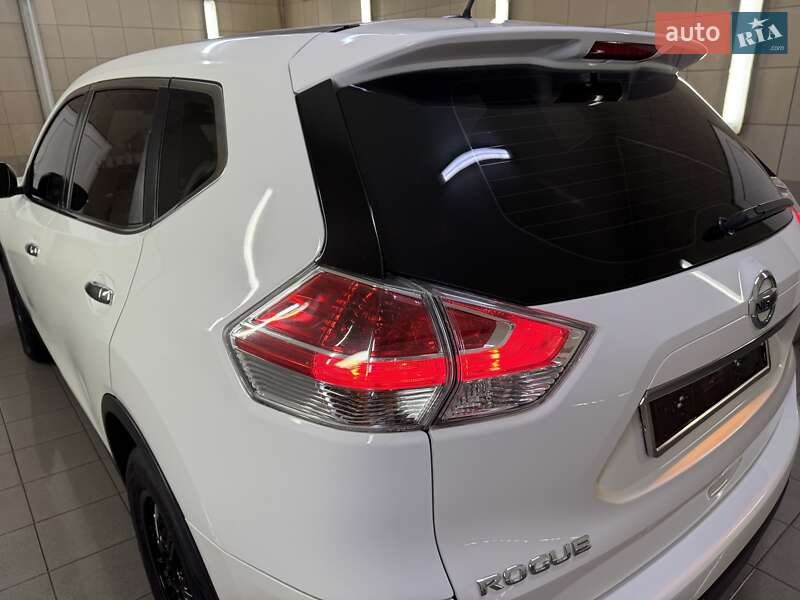Позашляховик / Кросовер Nissan Rogue 2015 в Умані