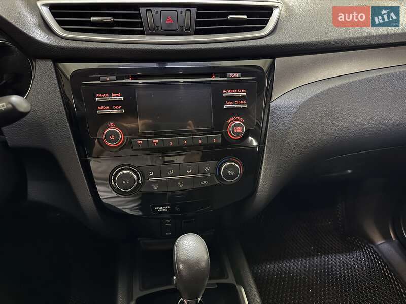 Позашляховик / Кросовер Nissan Rogue 2015 в Умані