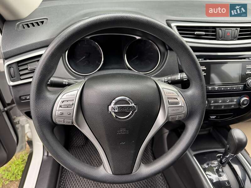 Позашляховик / Кросовер Nissan Rogue 2015 в Умані