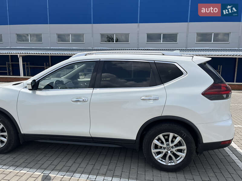 Позашляховик / Кросовер Nissan Rogue 2018 в Ромнах