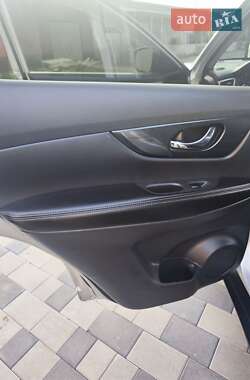 Позашляховик / Кросовер Nissan Rogue 2014 в 