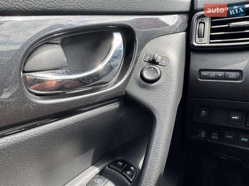 Позашляховик / Кросовер Nissan Rogue 2017 в Полтаві