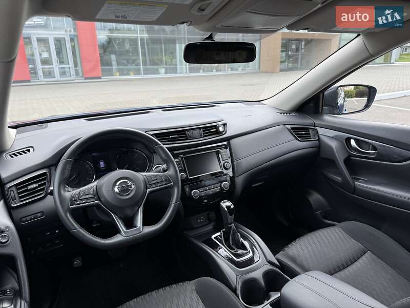 Позашляховик / Кросовер Nissan Rogue 2017 в Полтаві